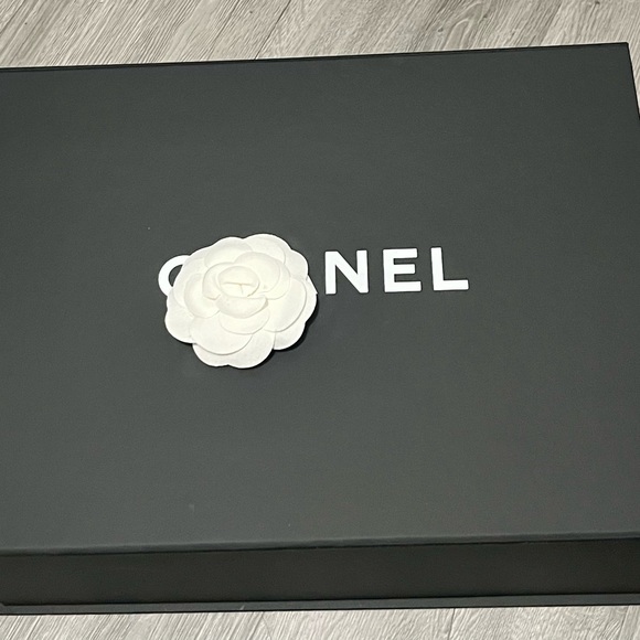 Chanel Boy Medium Black Leather 19series - Picture 2 of 2